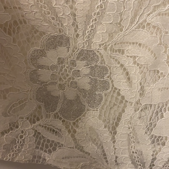 Cream colored lace top with long sleeves - Picture 5 of 5